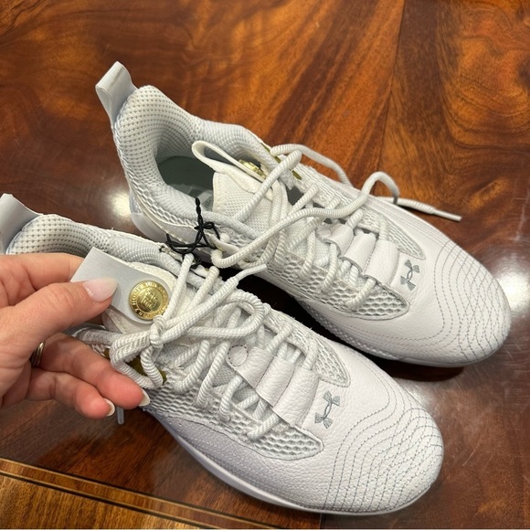 NEW Under Armour Men's Harper 7 Cleats Boys size 7 - Picture 1 of 8